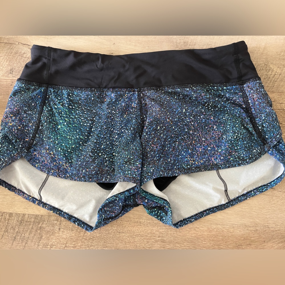 Lululemon Strive Multi Mermaid 2 1/2" Speed Short, low rise RARE size 6